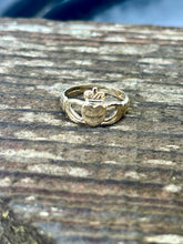 Load image into Gallery viewer, 9CT Claddagh Ring