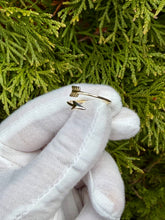 Load image into Gallery viewer, 10K Arrow Ring