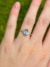 Load image into Gallery viewer, 10K Blue Topaz Ring