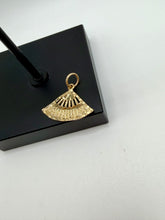 Load image into Gallery viewer, 10K Asian Fan Pendant
