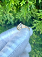 Load image into Gallery viewer, 10K Diamond Cluster Ring