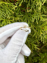 Load image into Gallery viewer, 10K Arrow Ring