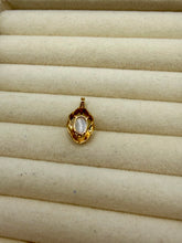 Load image into Gallery viewer, 18K Cats Eye Pendant