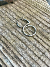 Load image into Gallery viewer, 10K Hoop Earrings