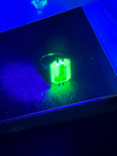 Load image into Gallery viewer, 14K Uranium Glass Ring