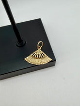 Load image into Gallery viewer, 10K Asian Fan Pendant
