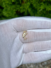 Load image into Gallery viewer, 10K Nefertiti Pendant