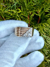 Load image into Gallery viewer, 10K Diamond Ring