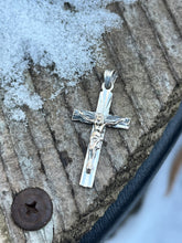 Load image into Gallery viewer, 18K Cross