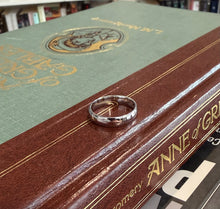 Load image into Gallery viewer, 10K WG Band