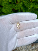 Load image into Gallery viewer, 10K Nefertiti Pendant
