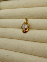 Load image into Gallery viewer, 18K Cats Eye Pendant

