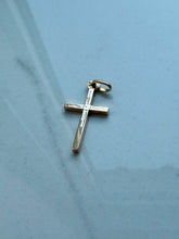 Load image into Gallery viewer, 10K Vintage Cross
