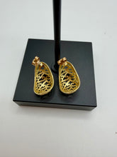Load image into Gallery viewer, 10K Earrings
