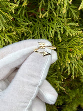 Load image into Gallery viewer, 10K Arrow Ring
