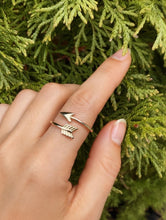 Load image into Gallery viewer, 10K Arrow Ring
