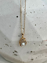 Load image into Gallery viewer, 10K Pearl Necklace
