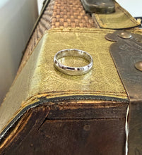 Load image into Gallery viewer, 10K WG Band
